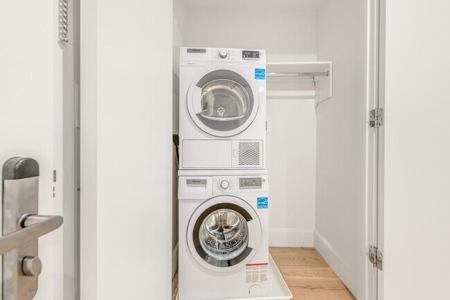 Building Photo - 175 2nd St