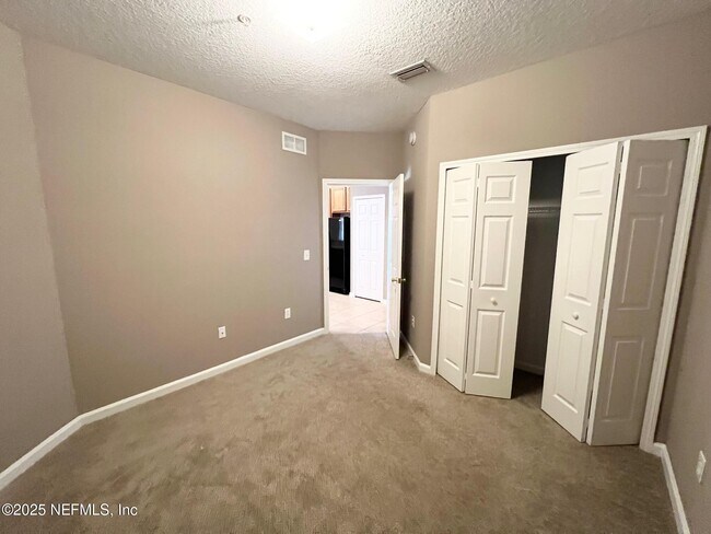 Building Photo - 8210 Green Parrot Rd