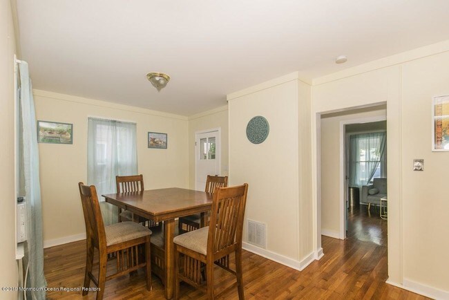 Building Photo - 105 Webb Ave