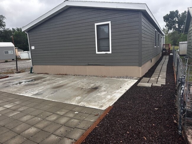 Building Photo - Large 3 bed 2 bath mobile