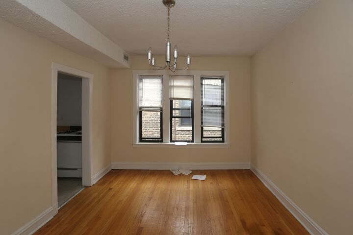 Building Photo - 3522 N Racine Ave