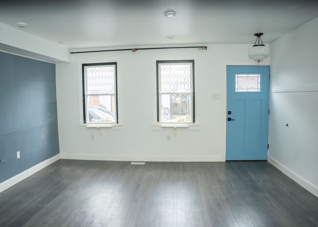 Building Photo - 513 Poplar St