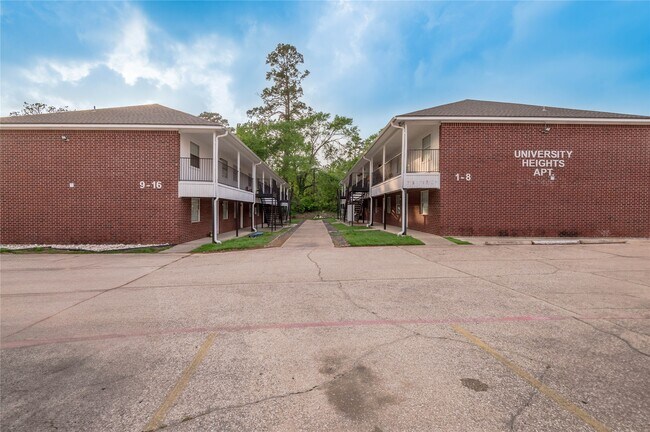Building Photo - 600 Palm St