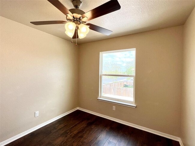 Building Photo - 100 Sandstone Dr