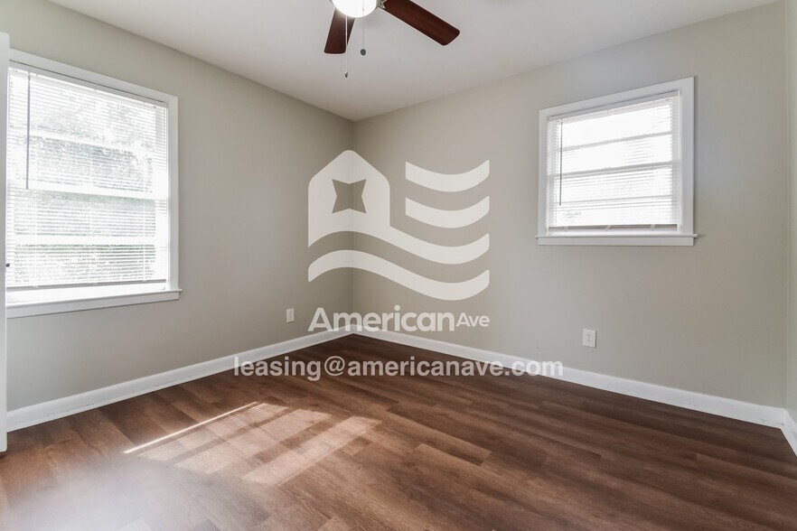 Building Photo - 4838 Chapman St