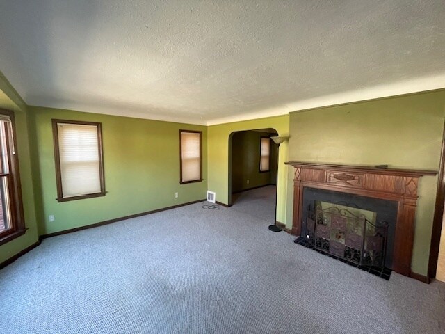 Building Photo - Single family home with access to Lake Eerie!