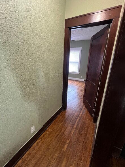 Building Photo - 417 W Columbia Ter