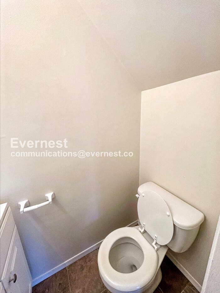 Building Photo - 1985 Mineola Ct