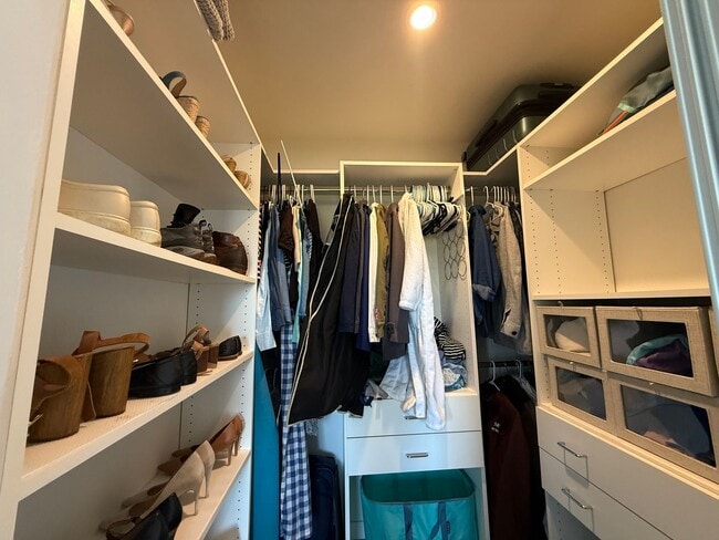 Building Photo - Now Leasing – 812 Merlin | $6,200/Month | ...