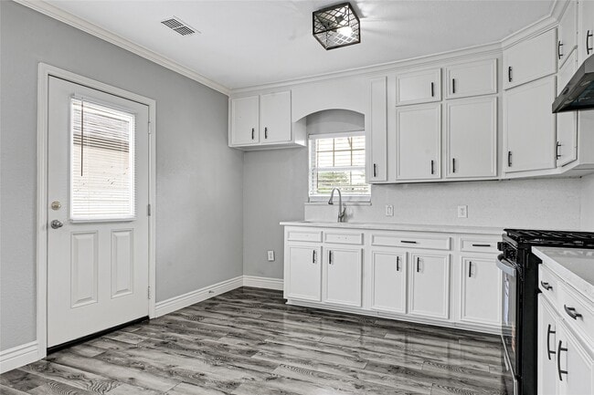 Building Photo - 8005 Wiggins St