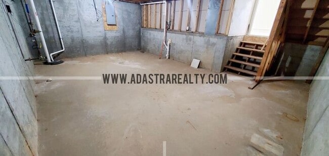 Building Photo - Gorgeous Updated Home in Blue Valley, South Overland Park-Available NOW!!