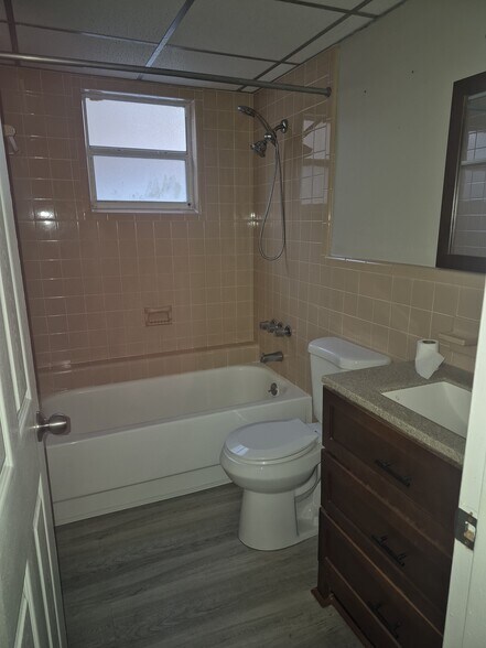 Building Photo - 2426 Tulane Ave