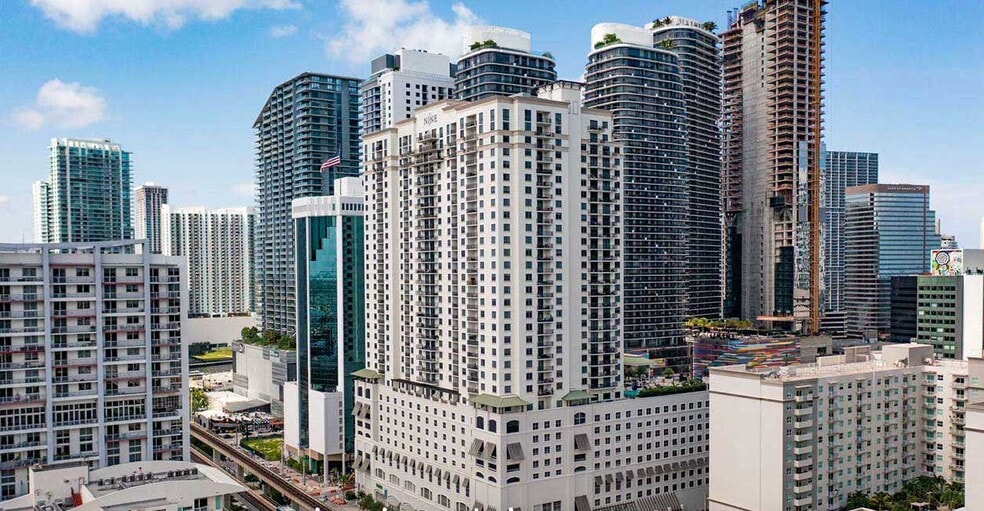 Building Photo - 999 SW 1st Ave