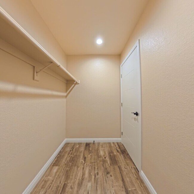 Building Photo - Highly Upgraded, Surround Speakers, Recessed Lightning, Stainless Steel Appliances, Customer Kitc...