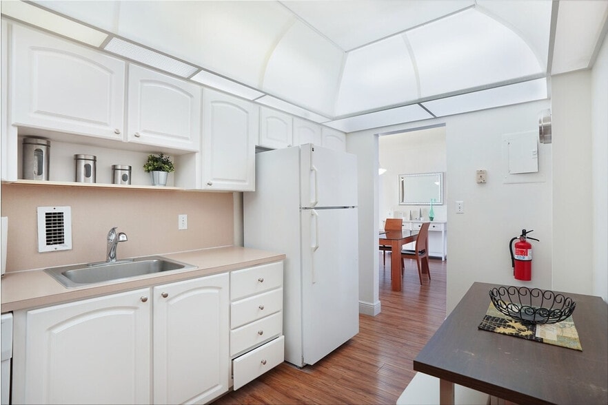 Building Photo - 3801 S Ocean Dr