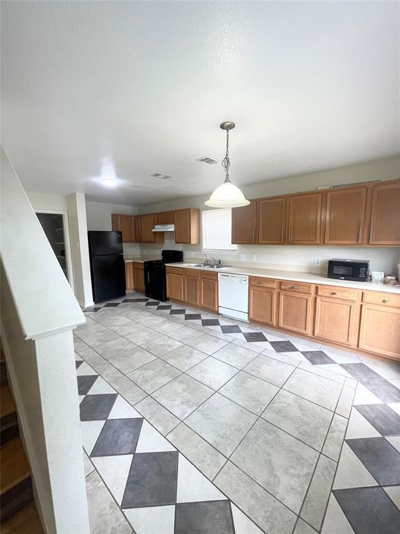 Building Photo - 8106 Sanders Forest Ct