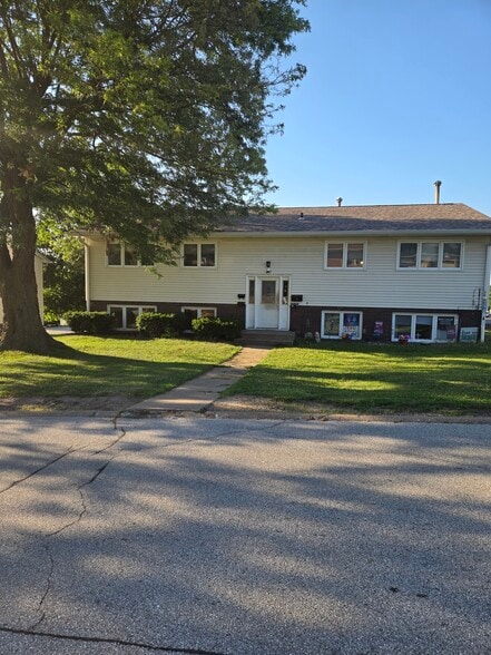 Building Photo - 407 11th Ave W