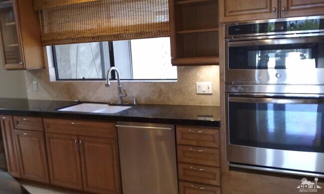 Building Photo - 70520 Gardenia Ct