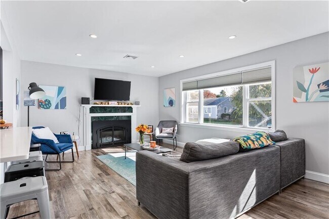 Building Photo - 4 James St