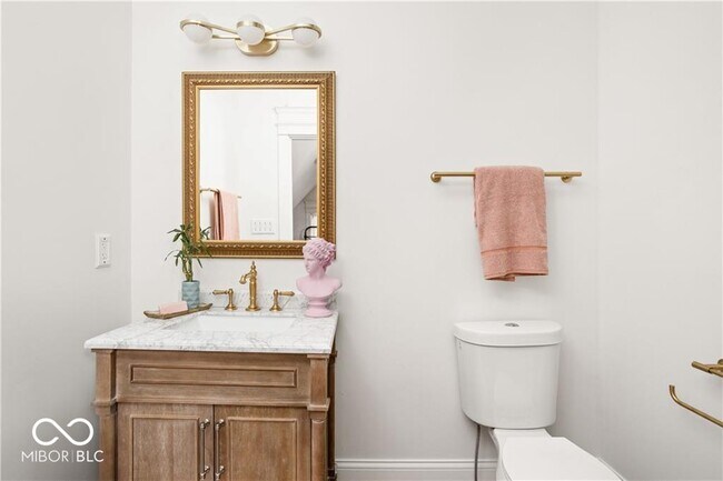 Building Photo - 929 Sanders St