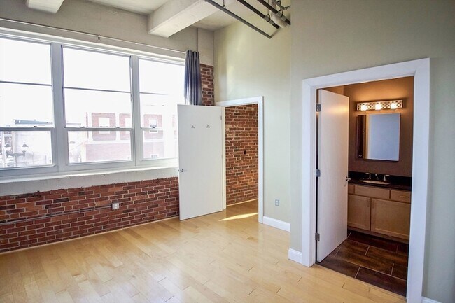 Building Photo - 51 Lafayette St