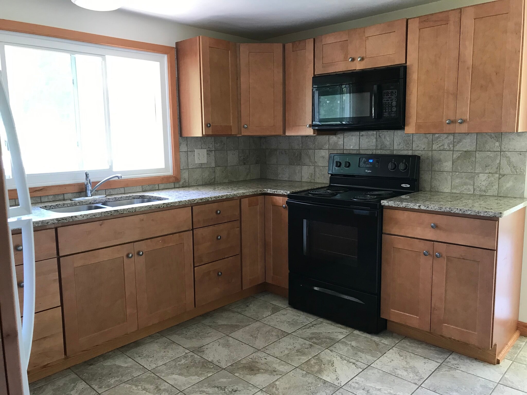 Building Photo - 165 Kendall Ave