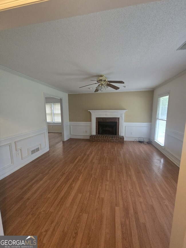 Building Photo - 3490 Runnymeade Dr
