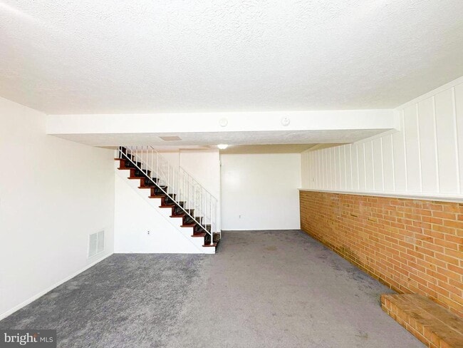 Building Photo - 6631 Auburn Ave
