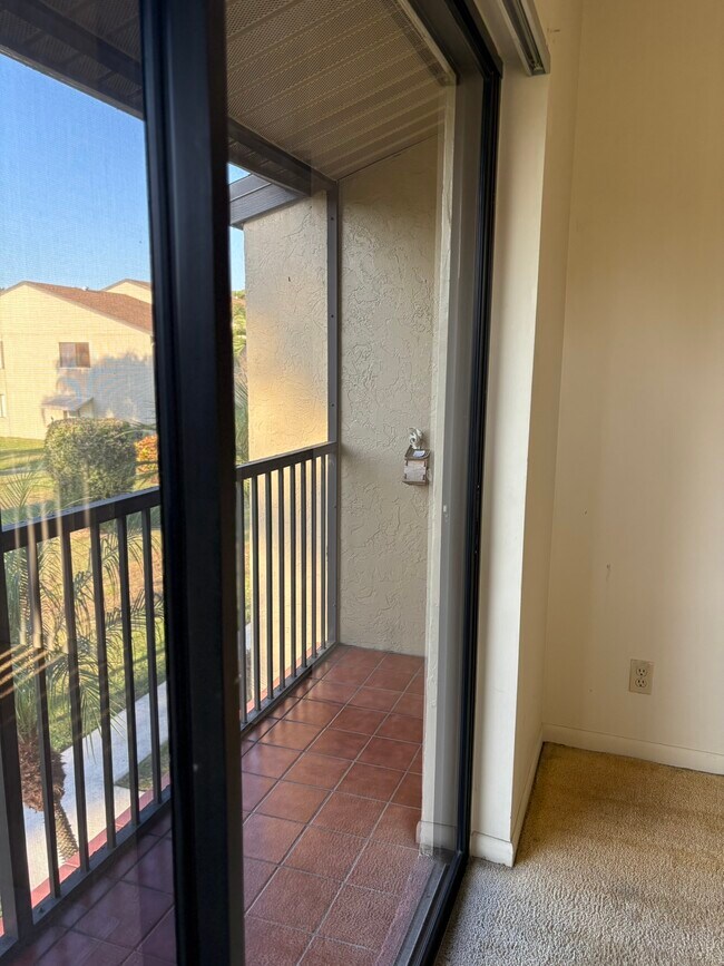 Building Photo - 503 Shady Pine Way