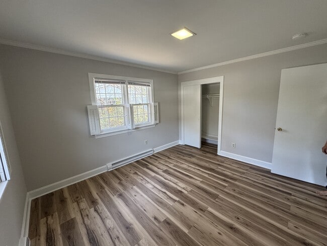 Building Photo - 408 E Simmons Ave