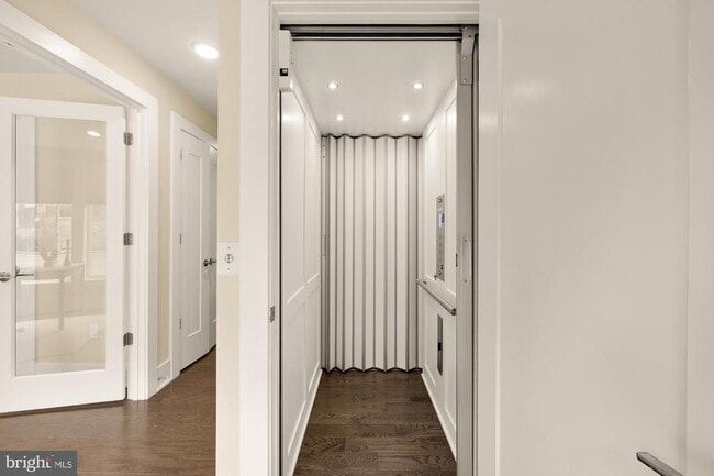 Building Photo - 153 Winsome Cir