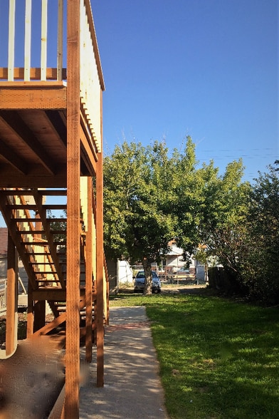 Building Photo - 124 W Main St