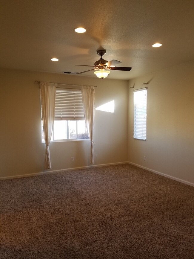 Building Photo - Spacious Single-Story Gem with 4 bedroom, 2 bathroom Near Damonte Ranch!