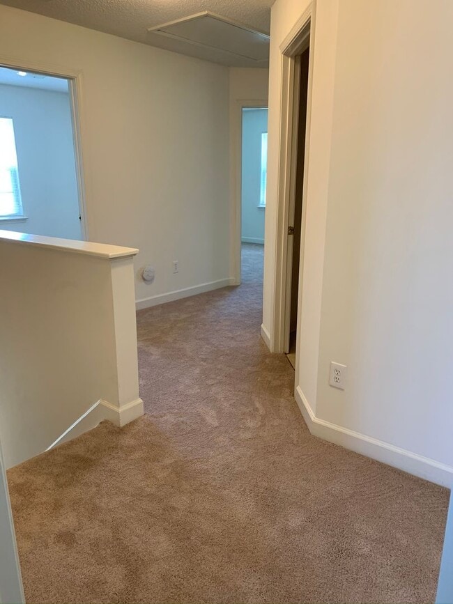 Building Photo - 115 Clusters Cir