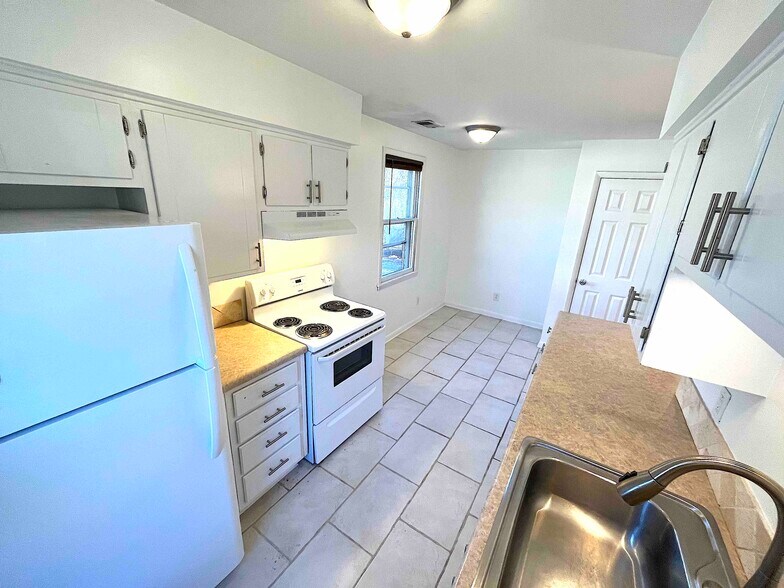 Building Photo - 4878 Shasta Dr