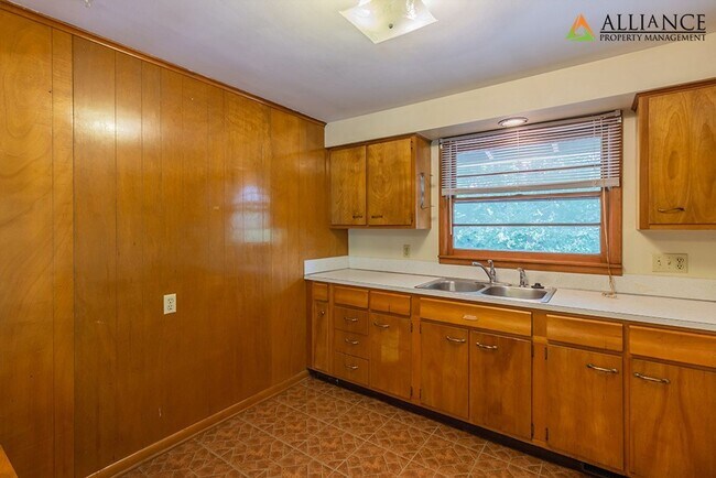 Building Photo - Houston St. 1725 -27