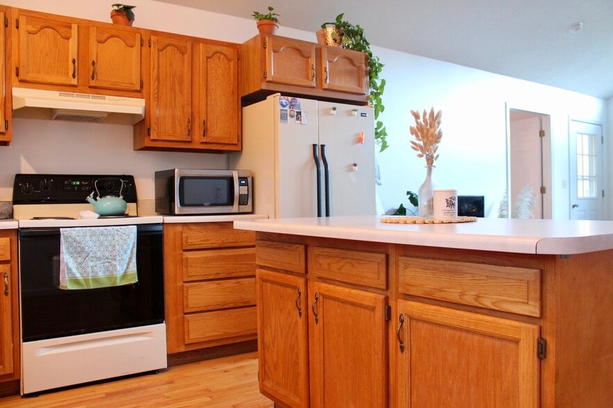 Kitchen - 28 Brown Hollow Ln