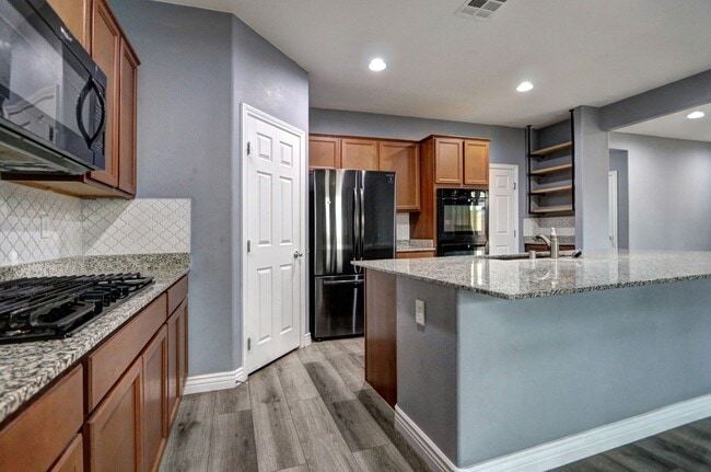 Building Photo - Immaculate 4 Bedroom Home