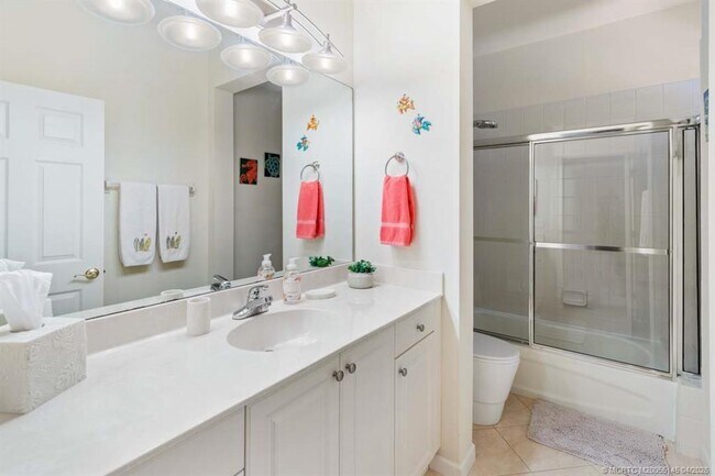 Building Photo - 2371 SW Carriage Hill Terrace