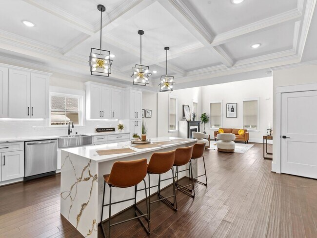 Building Photo - Modern Luxury Meets Everyday Comfort in Th...