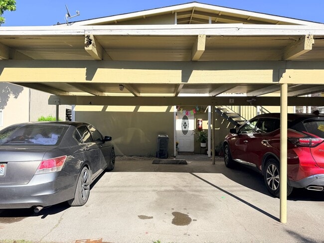 Building Photo - Comfortable 2BD/1BA with water&garbage Included in Santa Rosa