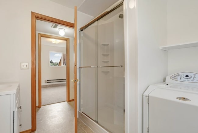 Building Photo - Beautifully Updated 4BR Split-Level Home i...