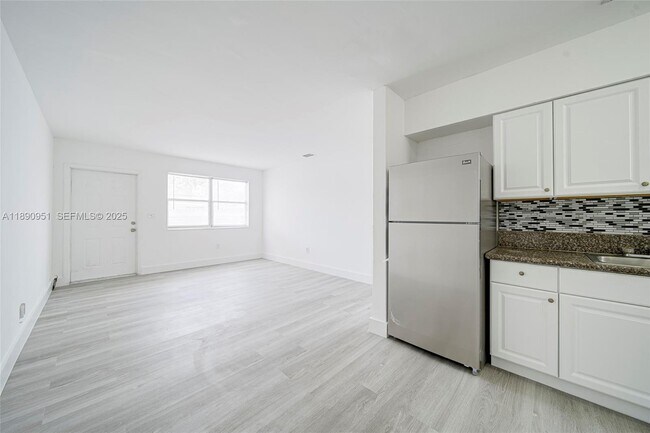 Building Photo - 6735 NW 2nd Ct