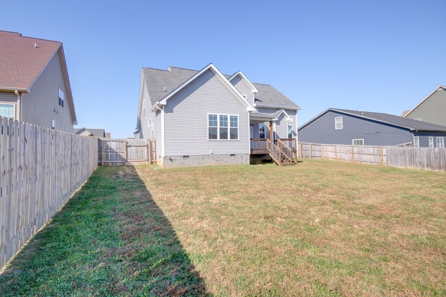 Building Photo - HUGE house in Farmington