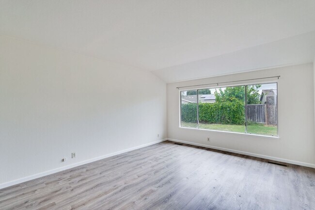Building Photo - 3 BEDROOM 2 BATH House in Branham-Jarvis Neighborhood