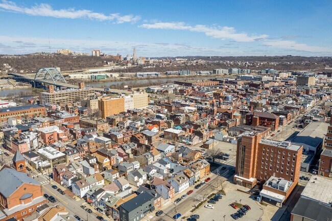 Building Photo - 2015 Jane St