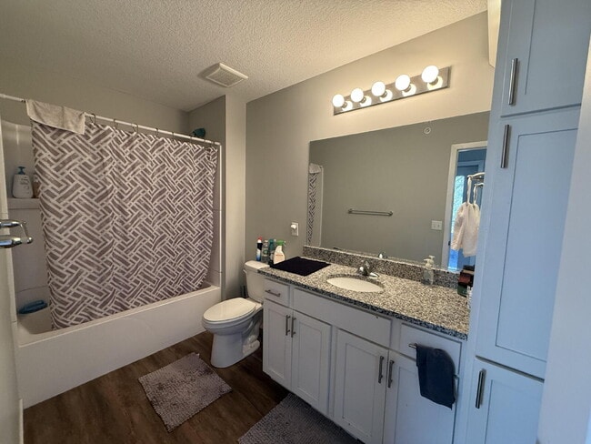 Building Photo - Prime Location Giant four-bed two-bath off Greenway in Longfellow!