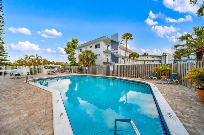 Building Photo - 13155 Ixora Ct