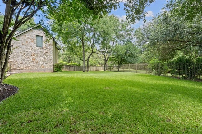 Building Photo - 6636 Dogwood Creek Dr