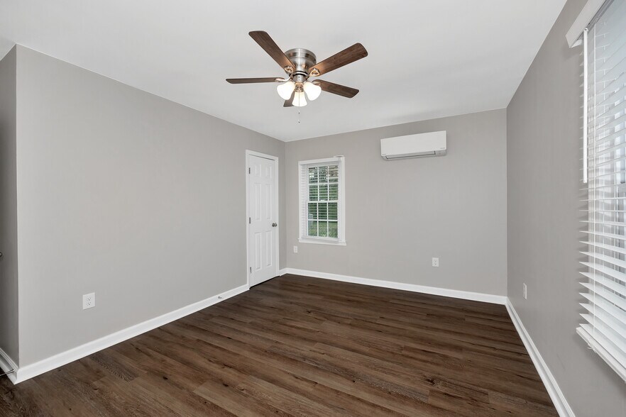 Building Photo - 2914 Battle Dr NW